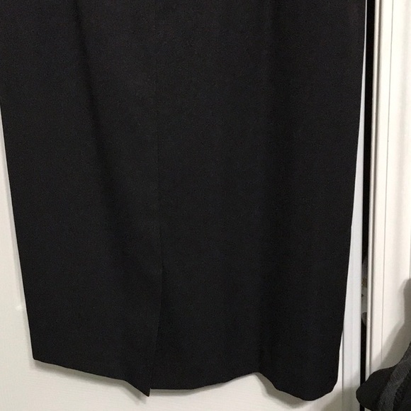 Women’s black sleeveless dress, size 16, with zipper in back and a slit in back - Picture 4 of 5